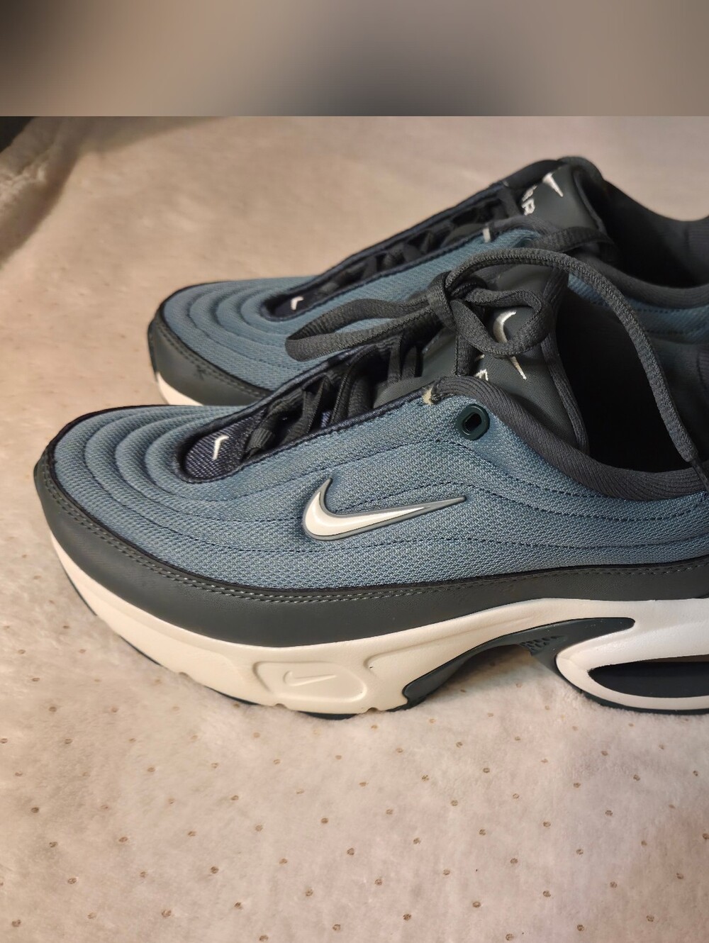 NWOB Nike Air Max Green Sneakers size 7